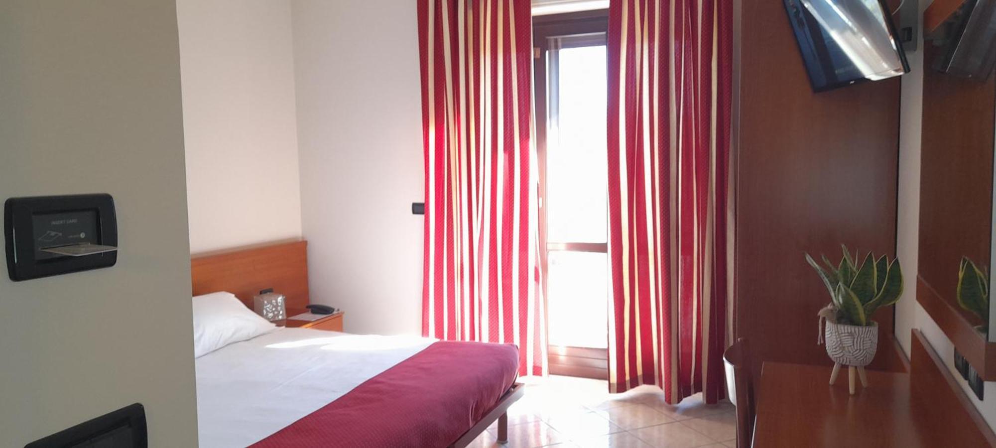Hotel Ceretto Busca Exterior foto